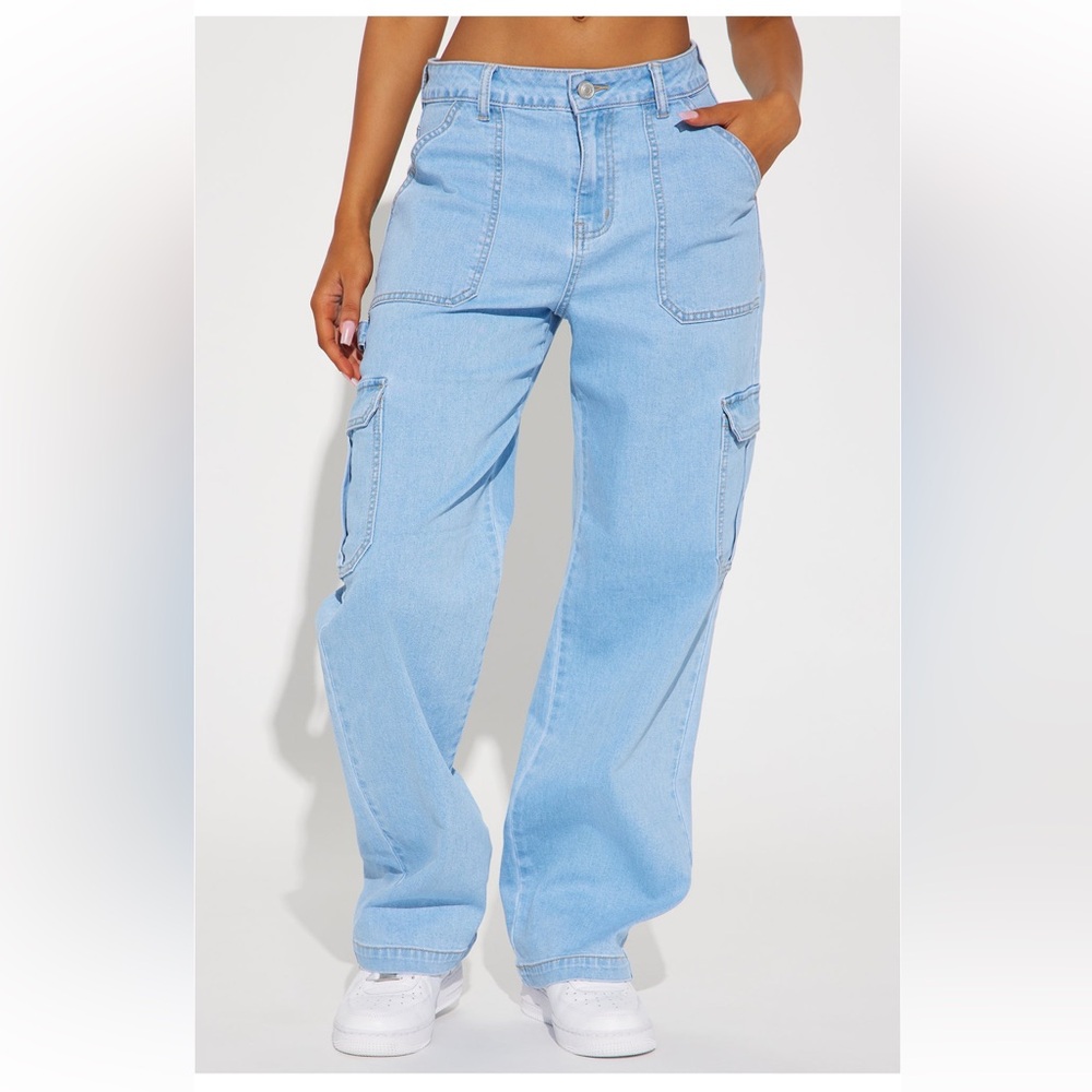 Light wash cargo strech jeans